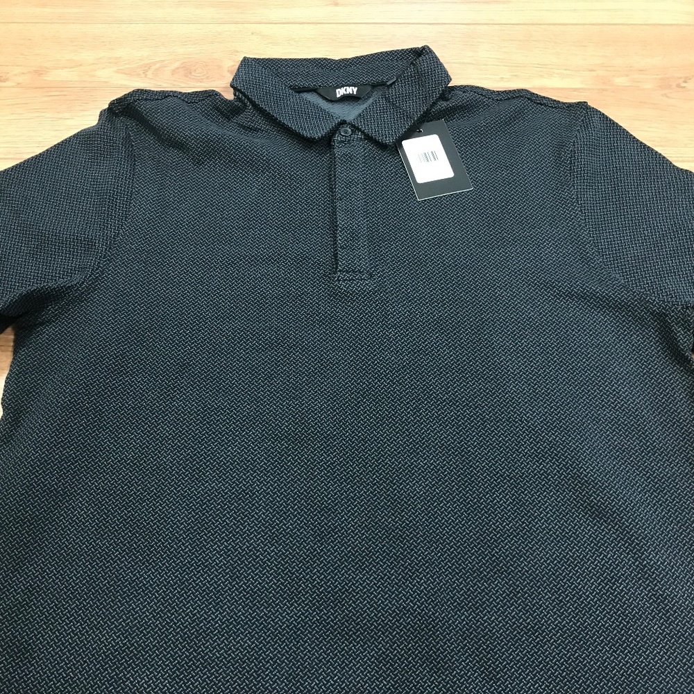 DNKY men’s short sleeve shirt size large